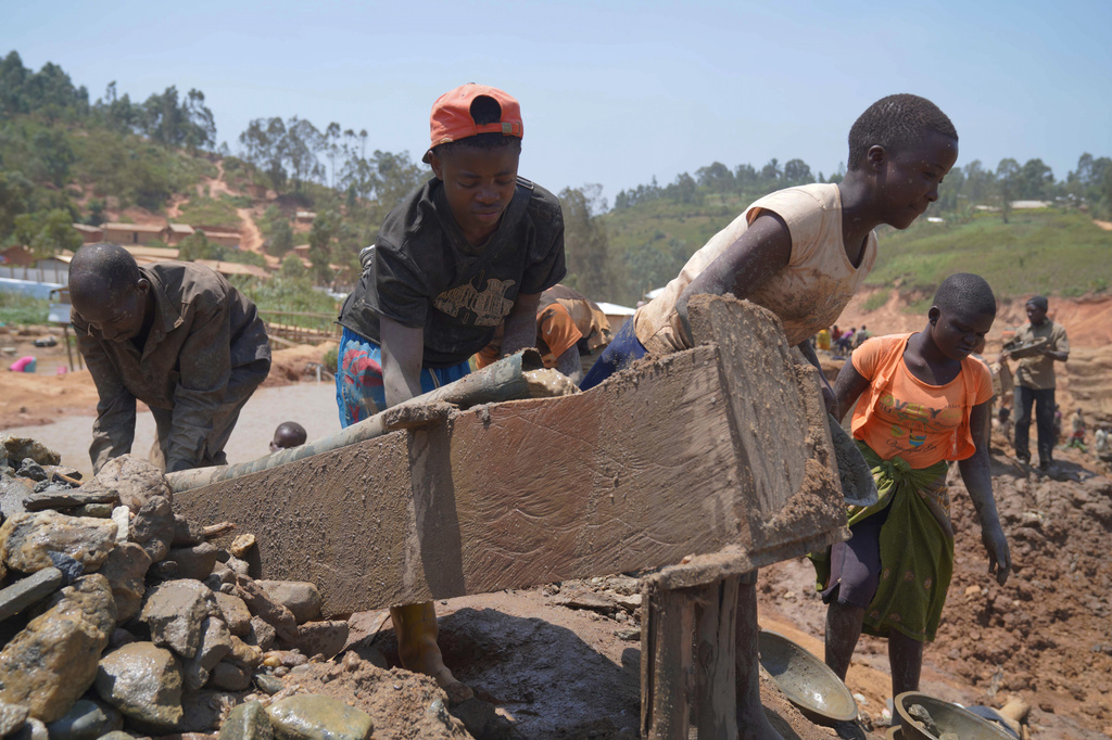 People search for gold at a mining site in Iga-Barrière, Ituri province, eastern Congo, Friday, Aug. 14, 2026. (AP Photo/Dieudonne Dirole)