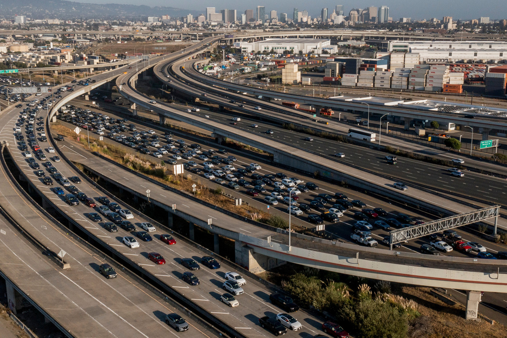 FILE - Vehicles driving westbound for the Bay Bridge from Oakland, Calif., Sept. 26, 2025. (Santiago Mejia/San Francisco Chronicle via AP, File)