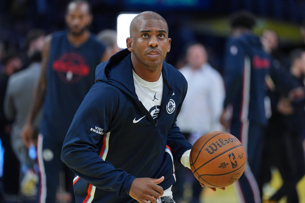 Los Angeles Clippers guard Chris Paul warms up before the team's NBA Cup basketball game against the Los Angeles Lakers Tuesday, Nov. 25, 2025, in Los Angeles. (AP Photo/Jae C. Hong)