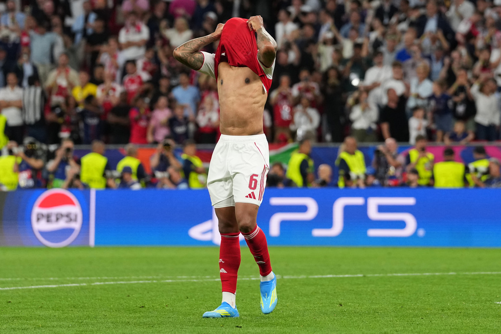 Arsenal's Gabriel Magalhaes reacts after missing to score during the penalty shoot out at the Champions League final soccer match between Paris Saint-Germain and Arsenal in Budapest, Hungary, Saturday, May 30, 2026. (AP Photo/Andreea Alexandru)