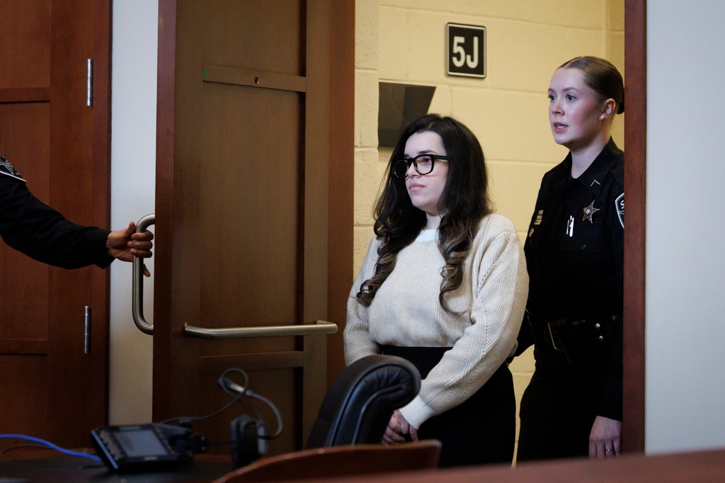 Juliana Peres Magalhães is escorted into the courtroom before continuing her testimony, during the double murder trial for Brendan Banfield in Fairfax County Circuit Court, Wednesday, Jan. 14, 2026, in Fairfax, Va. (AP Photo/Tom Brenner, Pool)