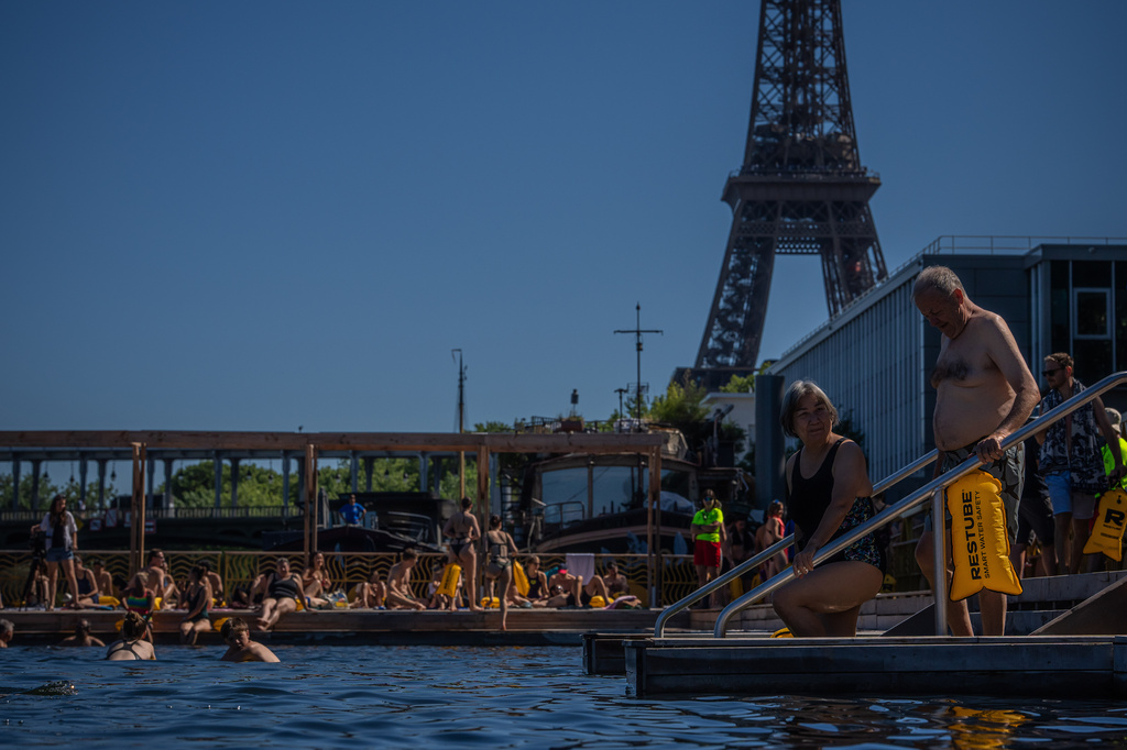 People enjoy the sun after a swim in the Seine River, Saturday, July 4, 2026 in Paris. (AP Photo/Aurelien Morissard)