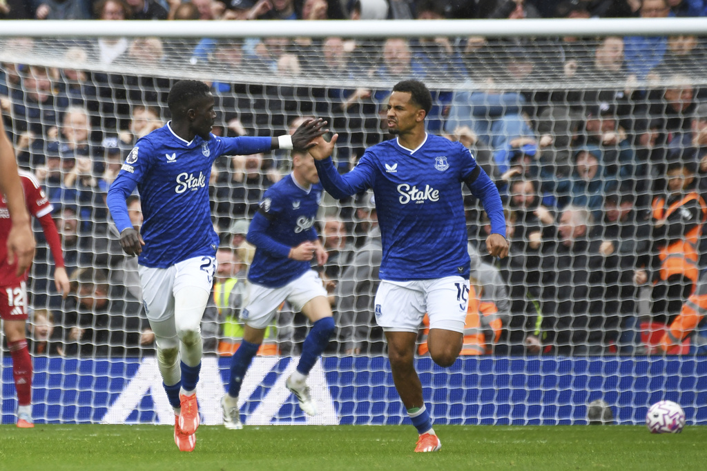 Everton's Idrissa Gueye, left, celebrates with Everton's Iliman Ndiaye after scoring his side's opening goal during the English Premier League soccer match between Liverpool and Everton at Anfield stadium in Liverpool, England, Saturday, Sept. 20, 2025. (AP Photo/Rui Vieira)