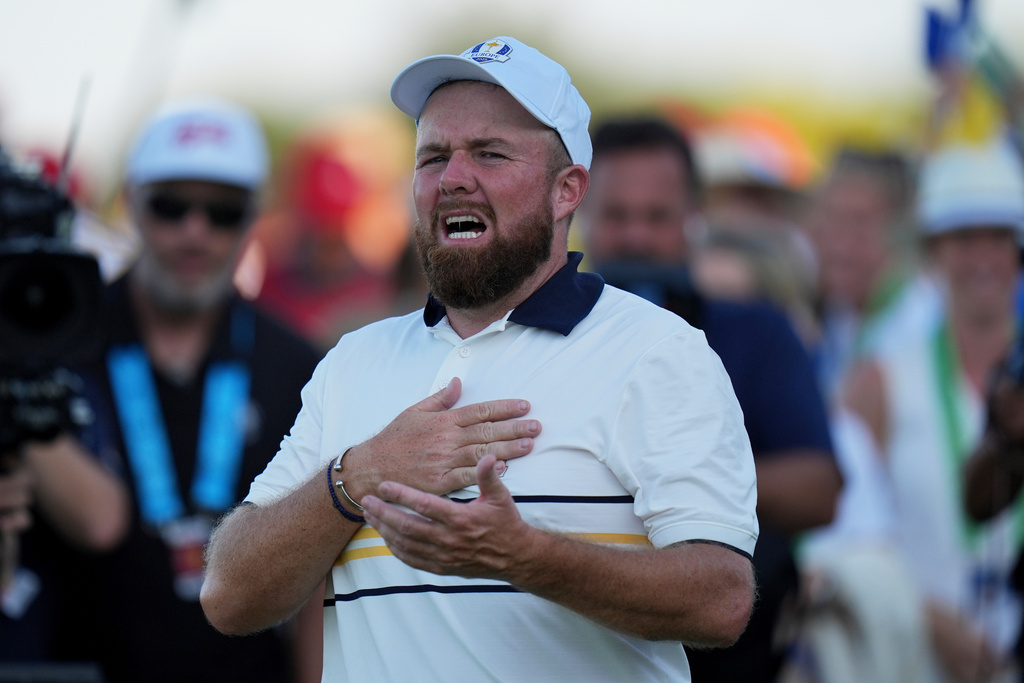 Europe's Shane Lowry celebrates after making the winning putt putt on the 18th hole during their singles match on the Bethpage Black golf course at the Ryder Cup golf tournament, Sunday, Sept. 28, 2025, in Farmingdale, N.Y. (AP Photo/Seth Wenig)