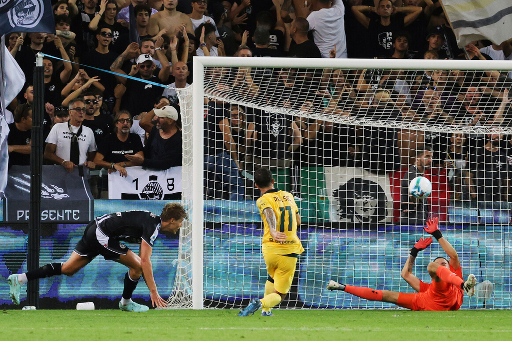 AC Milan's Christian Pulisic, center, scores during the Serie A soccer match between Udinese and AC Milan at the Bluenergy Stadium in Udine, Italy, Saturday, Sept. 20, 2025. (Andrea Bressanutti/LaPresse via AP)
