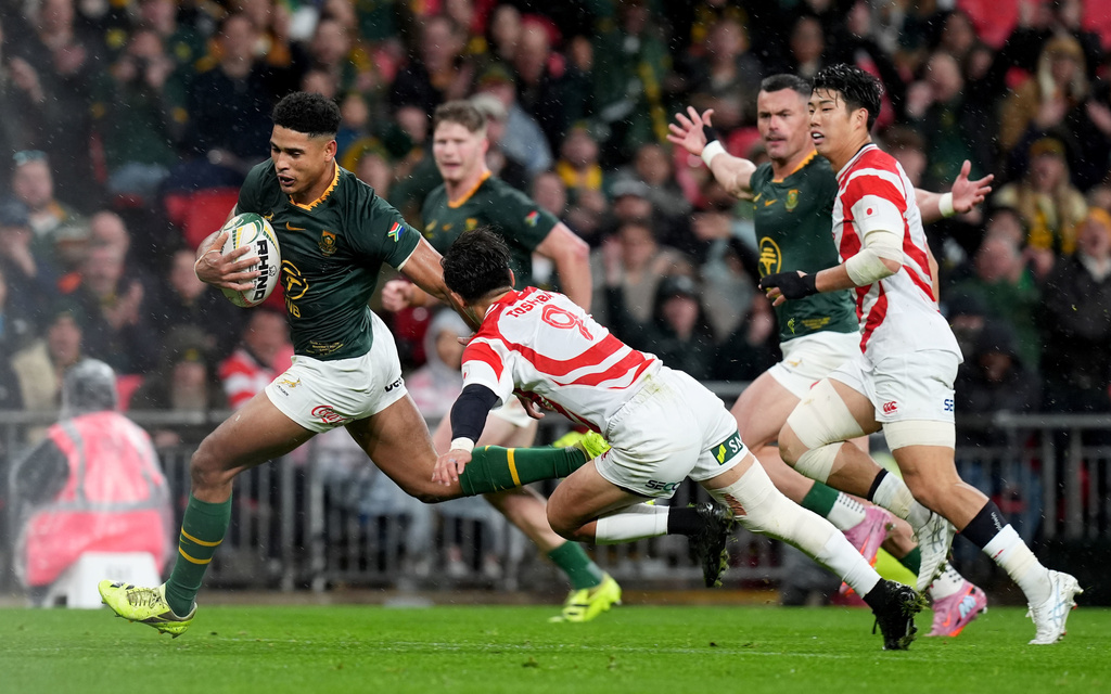 South Africa's Sacha Feinberg-Mngomezulu scores a try during the Quilter Nations Series match against Japan at Wembley Stadium in London on Saturday, Nov. 1, 2025. (Gareth Fuller/PA via AP)