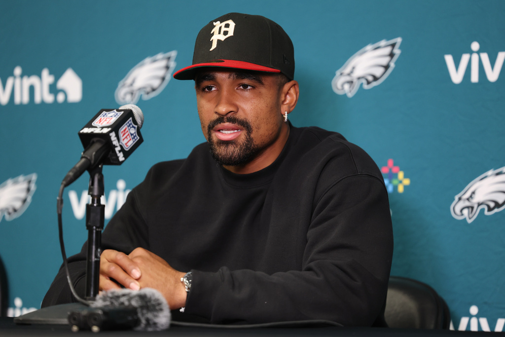 Philadelphia Eagles quarterback Jalen Hurts answers questions after an NFL football game against the Minnesota Vikings, Sunday, Oct. 19, 2025, in Minneapolis. (AP Photo/Ellen Schmidt )