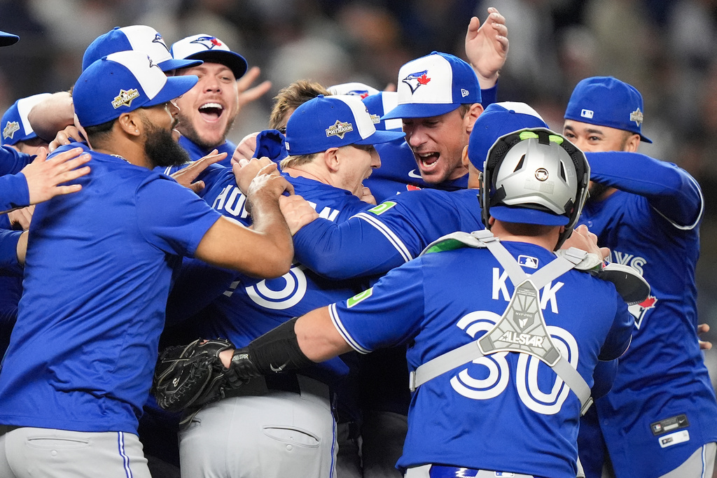 The Toronto Blue Jays celebrate after defeating the New York Yankees in Game 4 of baseball's American League Division Series, Wednesday, Oct. 8, 2025, in New York. (AP Photo/Frank Franklin II)
