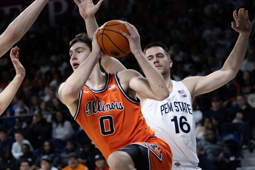 Illinois forward David Mirkovic (0) grabs a rebound away from Penn State forward Tibor Mirtic (16) during the second half of an NCAA college basketball game, Saturday, Jan. 3, 2026, in Philadelphia. (AP Photo/Laurence Kesterson)