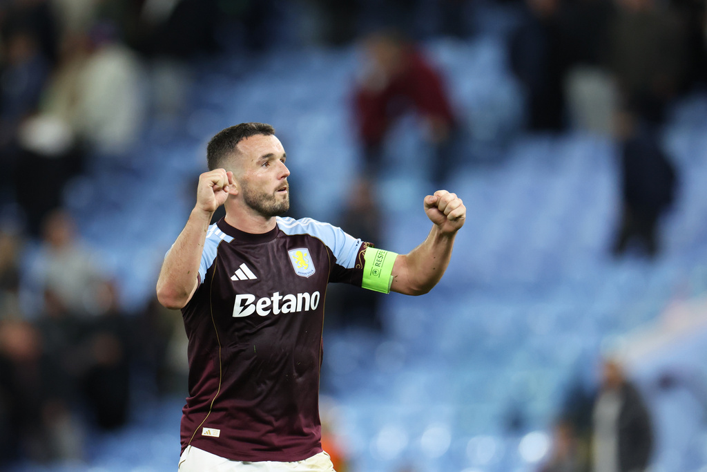 Aston Villa's John McGinn celebrates at the end of the Europa League soccer match between Aston Villa and Bologna at Villa Park stadium in Birmingham, England, Thursday, Sept. 25, 2025. (AP Photo/Darren Staples)