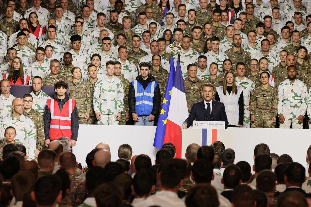 France's President Emmanuel Macron, unveils a new national military service as he speaks to the army at the military base in Varces, French Alps, Thursday, Nov. 27, 2025. (AP Photo/Thomas Padilla, Pool)
