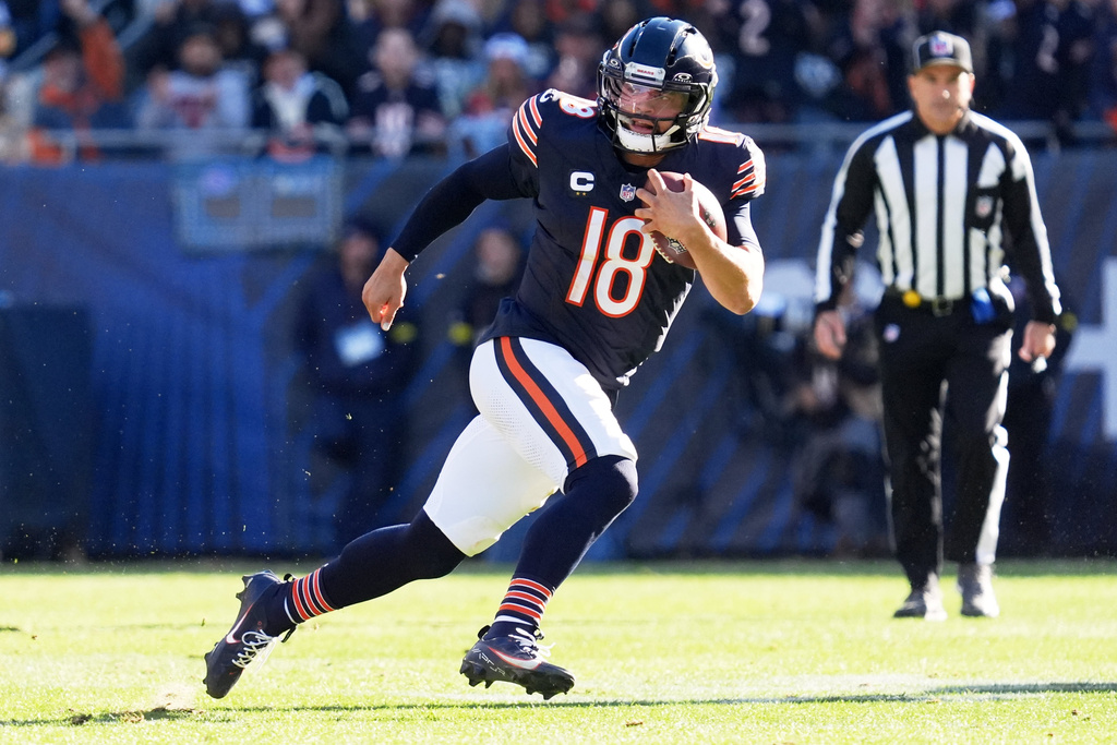 Chicago Bears quarterback Caleb Williams (18) carries the ball during the first half of an NFL football game against the Pittsburgh Steelers, Sunday, Nov. 23, 2025, in Chicago. (AP Photo/Nam Huh)