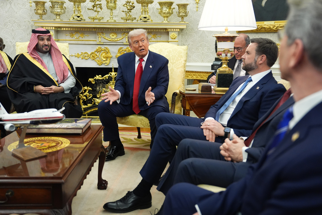 President Donald Trump meets Saudi Arabia's Crown Prince Mohammed bin Salman in the Oval Office of the White House, Tuesday, Nov. 18, 2025, in Washington, As Vice President JD Vance and Treasury Secretary Scott Bessent listen. (AP Photo/Evan Vucci)