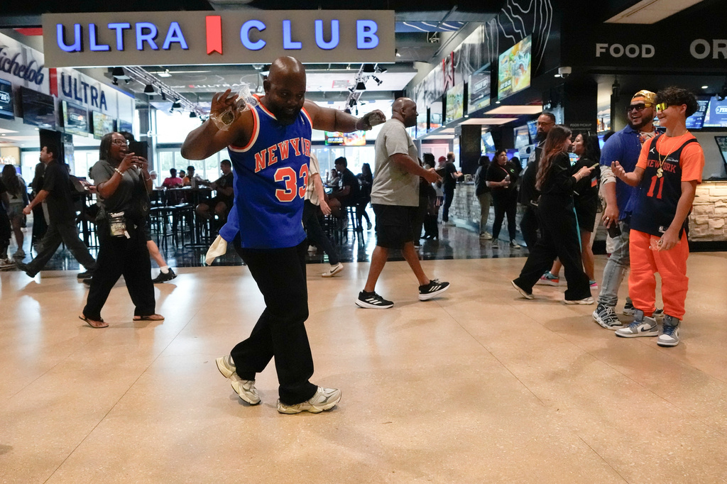 A New York Knicks fan arrives prior to Game 1 of the NBA Finals basketball series against the San Antonio Spurs, Wednesday, June 3, 2026, in San Antonio. (AP Photo/David J. Phillip)