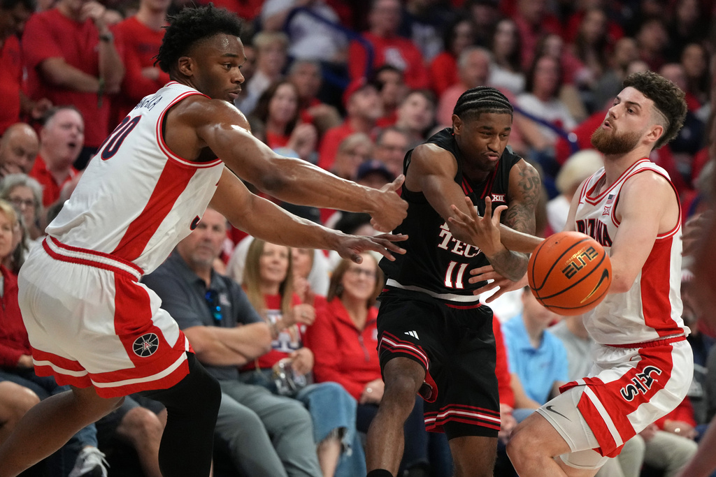 Texas Tech guard Jaylen Petty gets pressured by Arizona forward Tobe Awaka (30) and guard Anthony Dell'orso during the first half of an NCAA college basketball game, Saturday, Feb. 14, 2026, in Tucson, Ariz. (AP Photo/Rick Scuteri)