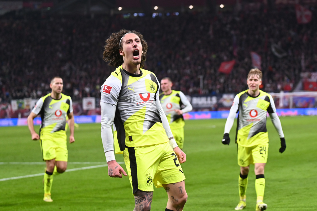 Dortmund's Fabio Silva celebrates after scoring during the German Bundesliga soccer match between RB Leipzig and Borussia Dortmund in Leipzig, Germany, Saturday, Feb. 21, 2026. (David Hammersen/dpa via AP)