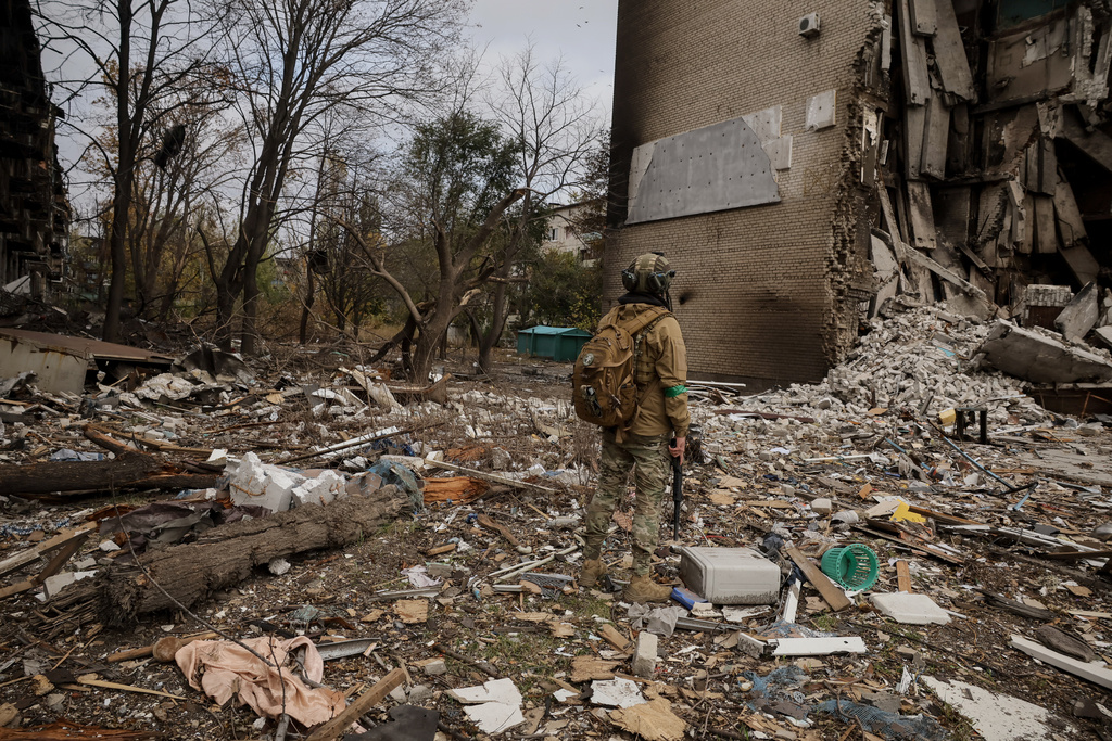 In this photo taken on Oct.13, 2025 and provided by Ukraine's 24th Mechanized Brigade press service, a Ukrainian soldier walks amid the ruins in Kostiantynivka, a frontline town where some 5000 people still stay with no water, electricity and gas supply in the site of heaviest battles with the Russian troops in the Donetsk region, Ukraine. (Oleg Petrasiuk/Ukraine's 24th Mechanized Brigade via AP)