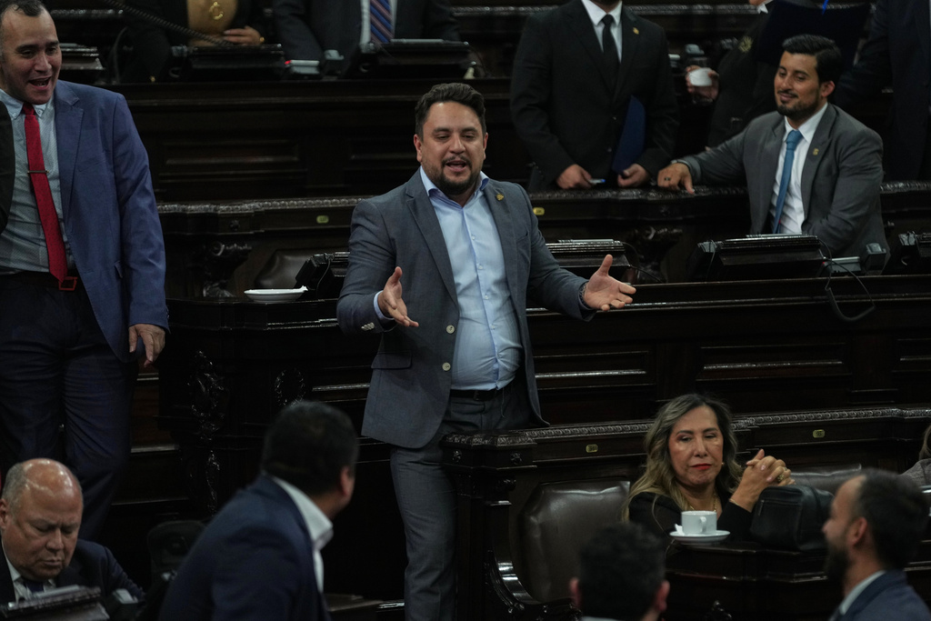 Opposition lawmaker Ronald Portillo speaks during a debate on whether to ratify the state of emergency decreed by Guatemalan President Bernardo Arévalo following an escalation of gang-related violence, in Guatemala City, Monday, Jan. 19, 2026. (AP Photo/Moises Castillo)