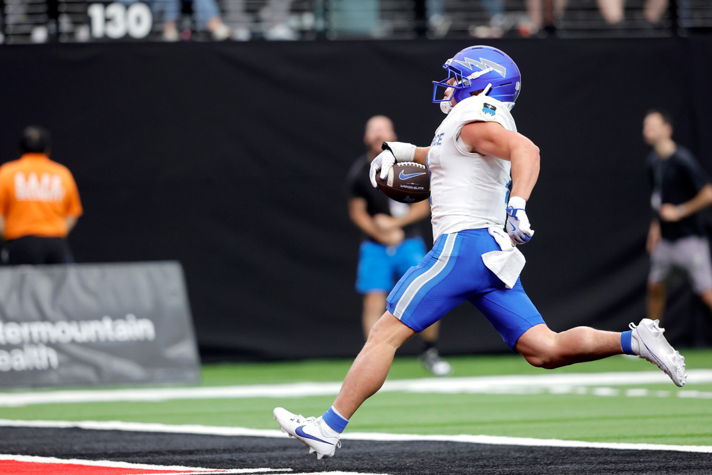 Air Force running back Owen Allen (2) scores his second touchdown against UNLV during the first half of an NCAA college football game Saturday, Oct. 11, 2025, in Las Vegas. (Steve Marcus/Las Vegas Sun via AP)