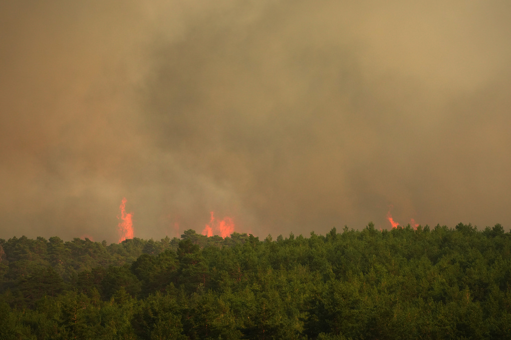 Wildfire advances near Condemios de Arriba, Guadalajara province, Spain, Wednesday, July 22, 2026, after a wildfire scorched tens of thousands of hectares in one of Spain's largest wildfires in recent years. (AP Photo/Manu Fernandez)