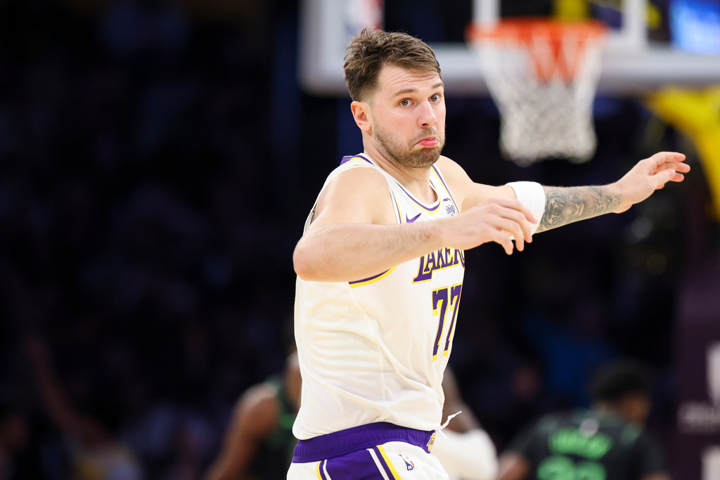Los Angeles Lakers guard Luka Doncic (77) reacts after making a three point basket during the first half of an NBA basketball game against the New Orleans Pelicans, Sunday, Nov. 30, 2025, in Los Angeles. (AP Photo/Jessie Alcheh)