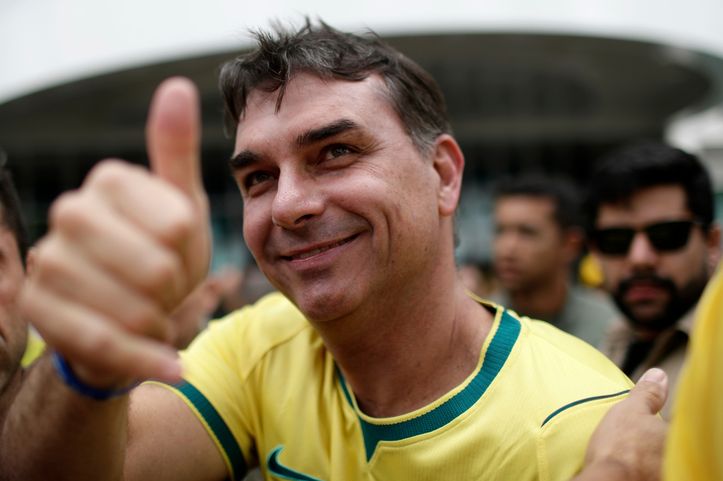 Opposition presidential candidate Flavio Bolsonaro gives a thumbs-up to supporters as he arrives at a hotel before his campaign rally in Rio de Janeiro, Brazil, Sunday, Aug. 16, 2026. (AP Photo/Bruna Prado)