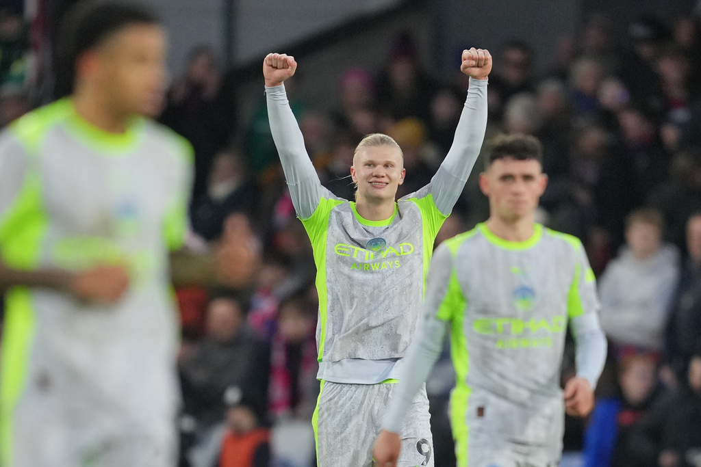 Manchester City's Erling Haaland celebrates after scoring his side's third goal during the English Premier League soccer match between Crystal Palace and Manchester City in London, Sunday, Dec.14, 2025. (AP Photo/Kin Cheung)