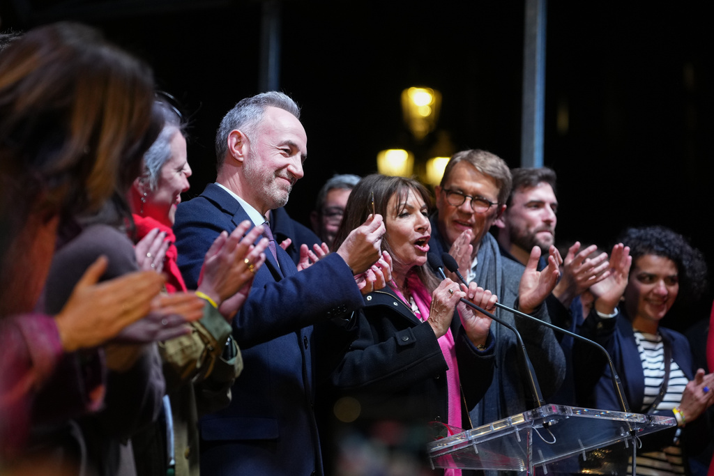 French socialist candidate for Paris mayoral election Emmanuel Gregoire, center left, and, Anne Hidalgo, center right, give a speech after Gregoire won the second round of France's municipal elections in Paris, Sunday, March 22, 2026. (AP Photo/Thibault Camus)