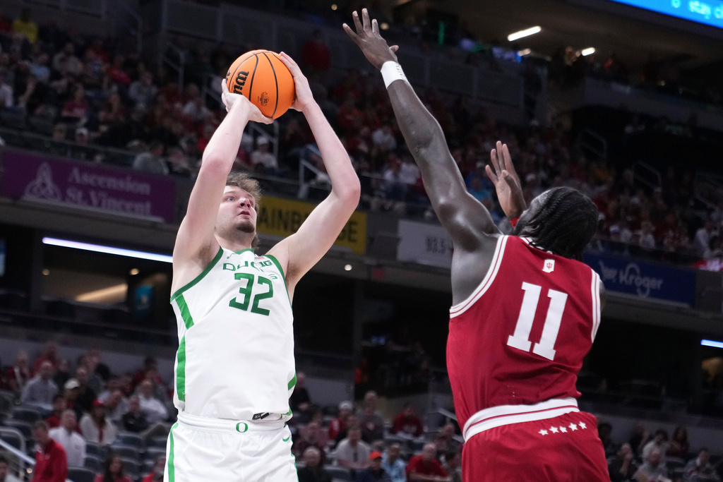 FILE - Oregon center Nate Bittle (32) shoots on Indiana center Oumar Ballo (11) during the first half of an NCAA college basketball game in the second round of the Big Ten Conference tournament in Indianapolis, Thursday, March 13, 2025. (AP Photo/Michael Conroy, File)