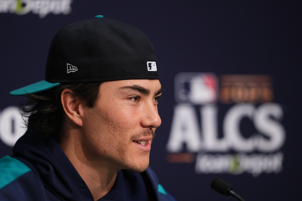 Seattle Mariners pitcher Bryan Woo speaks during a media availability the day before Game 3 of baseball's American League Championship Series against the Toronto Blue Jays, Tuesday, Oct. 14, 2025, in Seattle. (AP Photo/Lindsey Wasson)