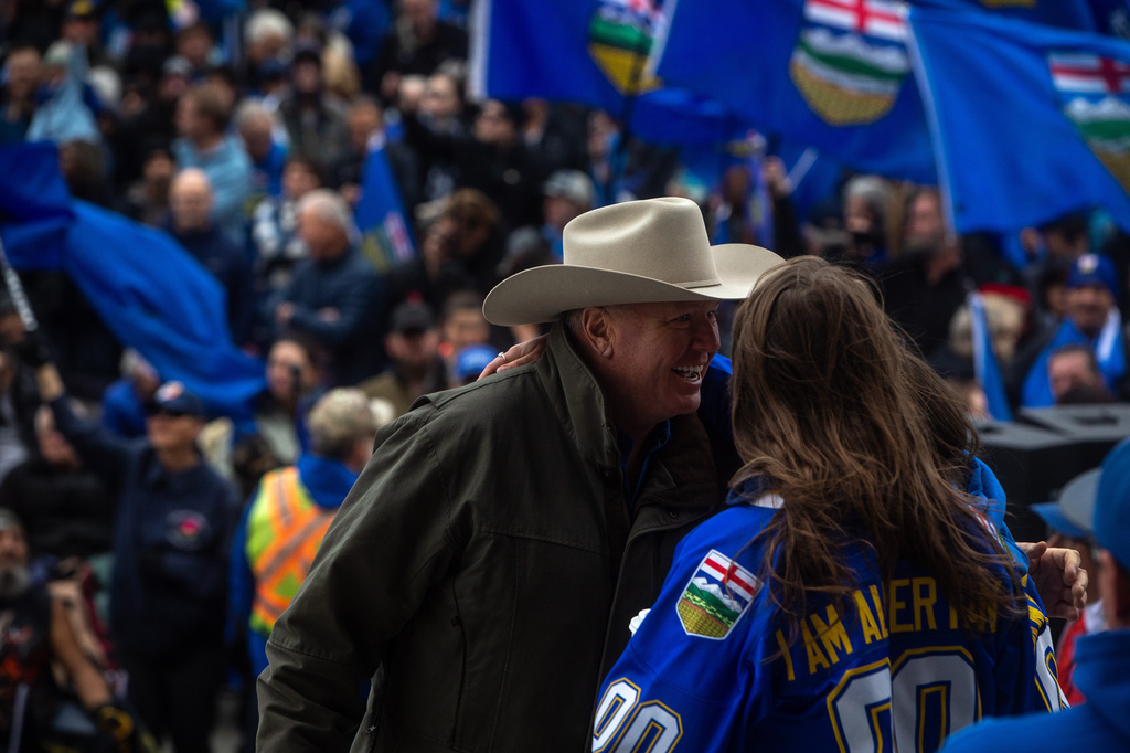 Jeffrey Rath greets speakers during an Alberta independence rally at the Alberta legislature in Edmonton Alberta, Saturday, Oct. 17, 2026. (Amanda May Erickson/The Canadian Press via AP)