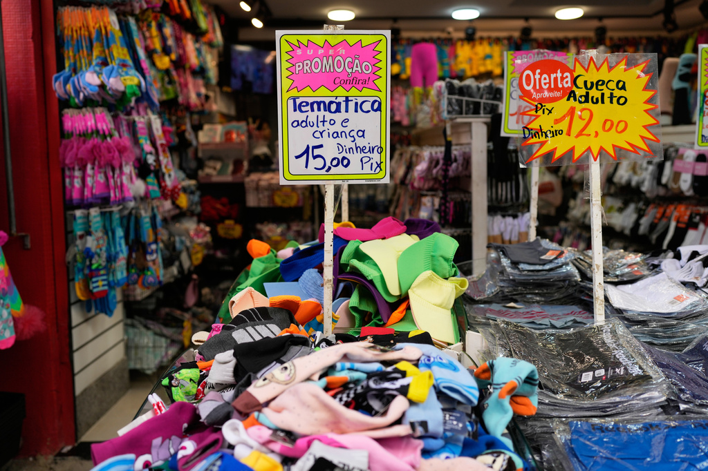 A sign offers payment via Pix, a free payment system, at a store in Rio de Janeiro, Thursday, April 16, 2026. (AP Photo/Silvia Izquierdo)