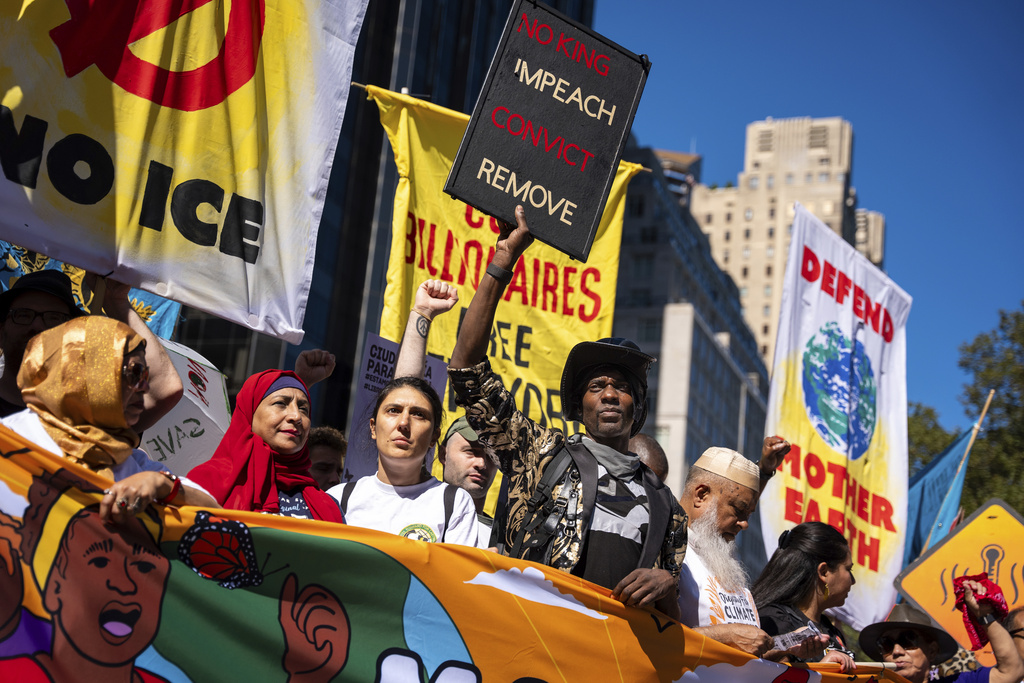 Protestors march through Manhattan up to Central Park at the "Make Billionaires Pay" climate protest, Saturday, Sept. 20, 2025, in New York. (AP Photo/Angelina Katsanis)