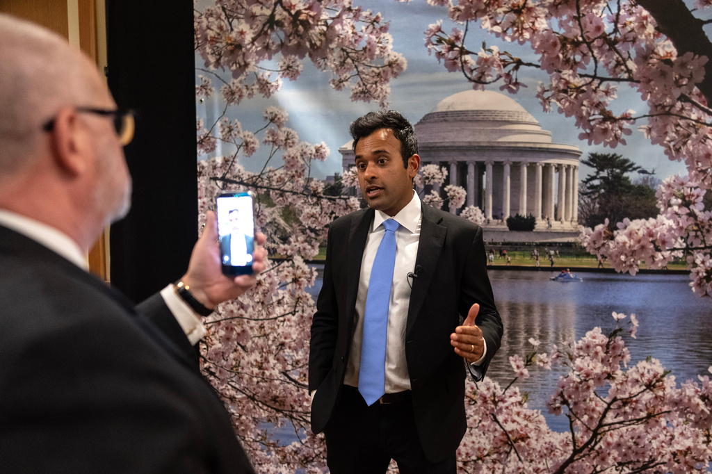 Republican Ohio gubernatorial candidate Vivek Ramaswamy records a video before the Warren County Republicans Lincoln Day Dinner at the Great Wolf Lodge in Mason, Ohio, Friday, April 10, 2026. (AP Photo/Carolyn Kaster)