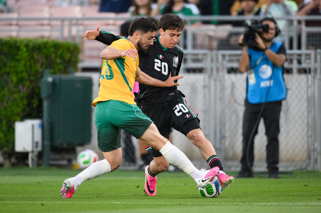 Mexico forward Mateo Chavez (20) dribbles as Australia defender Jacob Italiano, left, applies pressure during the first half of an international friendly soccer match Saturday, May 30, 2026, in Pasadena, Calif. (AP Photo/Kyusung Gong)