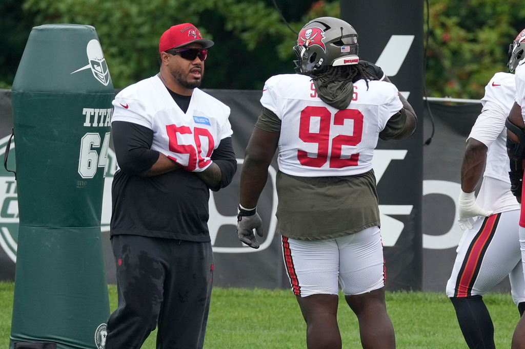 Tampa Bay Buccaneers' Vita Vea, left, talks with Elijah Simmons during a joint NFL football practice with the New York Jets in Florham Park, N.J., Tuesday, Aug. 11, 2026. (AP Photo/Seth Wenig)