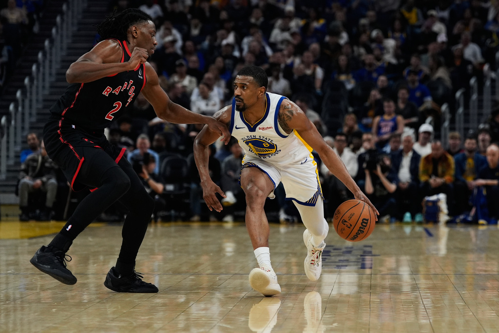 Golden State Warriors guard De'Anthony Melton (8) moves the ball while defended by Toronto Raptors forward Jonathan Mogbo (2) during the first half of an NBA basketball game, Tuesday, Jan. 20, 2026, in San Francisco. (AP Photo/Godofredo A. Vásquez)