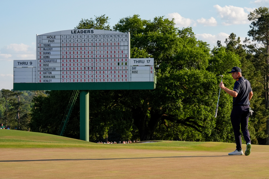 Justin Rose, of England, waves after his putt on the 18th hole during the final round of the Masters golf tournament at the Augusta National Golf Club, Sunday, April 12, 2026, in Augusta, Ga. (AP Photo/David J. Phillip)