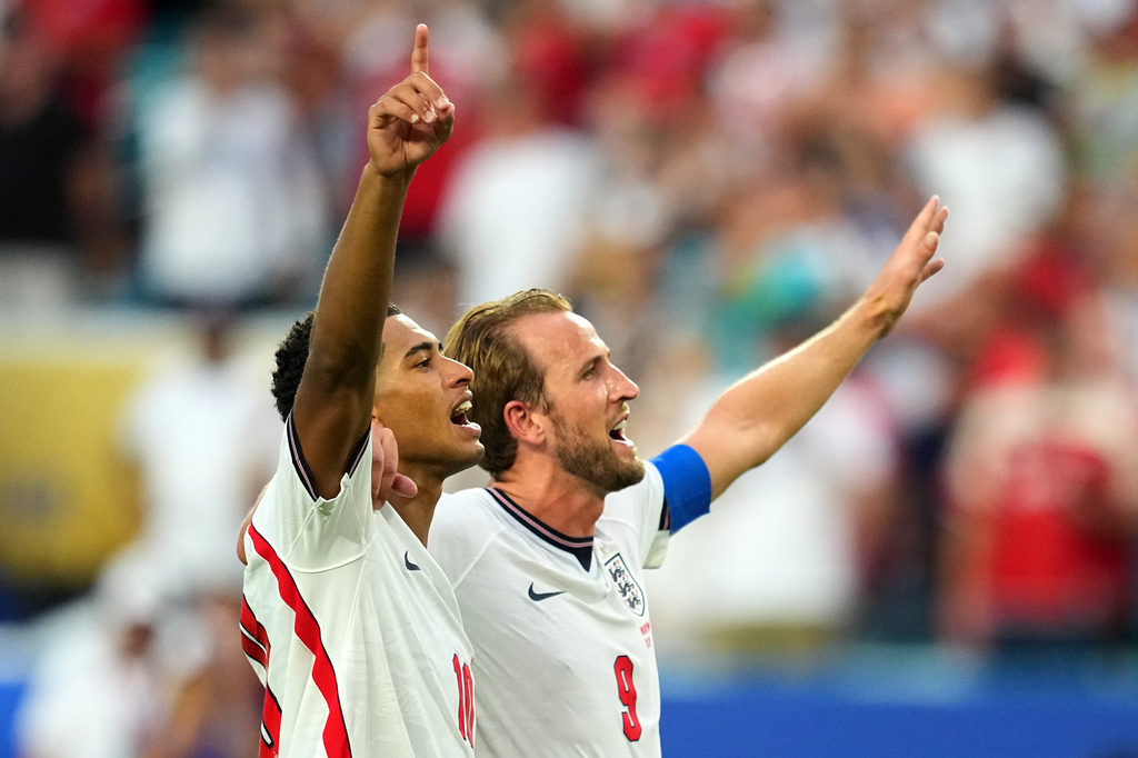 Jude Bellingham, left, and Harry Kane celebrates England's victory over Norway in a World Cup quarterfinal soccer match in Miami Gardens, Fla., Saturday, July 11, 2026. (AP Photo/Julio Cortez)