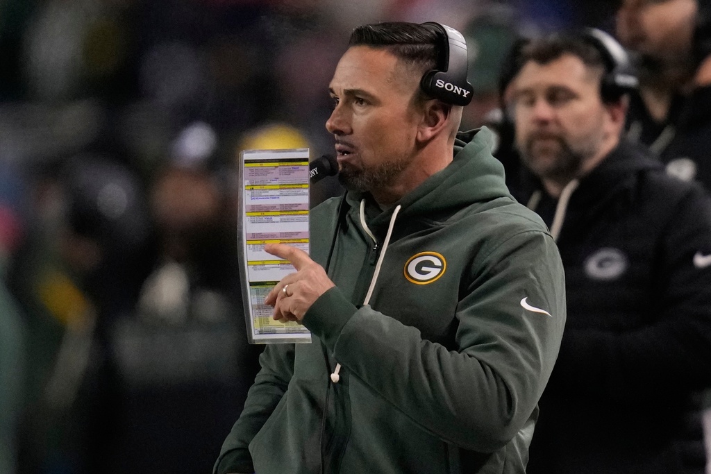 Green Bay Packers head coach Matt Lafleur during the first half of an NFL football game against the Chicago Bears Saturday, Dec. 20, 2025, in Chicago. (AP Photo/Erin Hooley)