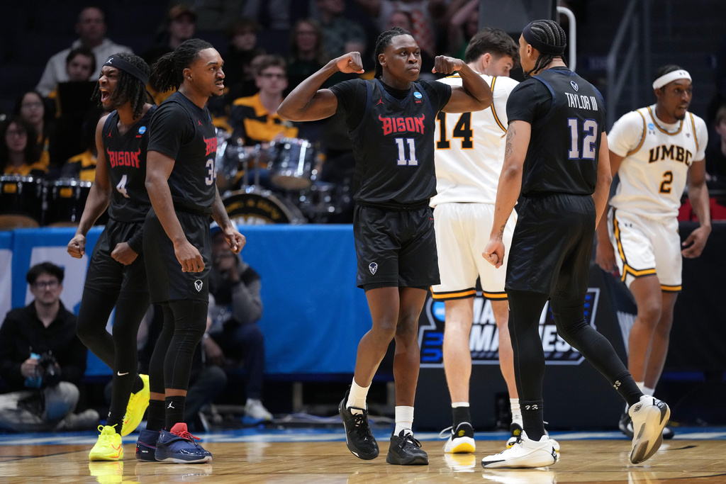 Howard guard Ose Okojie (11), center, reacts after scoring and drawing a foul during the first half in a First Four college basketball game in the NCAA Tournament against UMBC, Tuesday, March 17, 2026, in Dayton, Ohio. (AP Photo/Kareem Elgazzar)