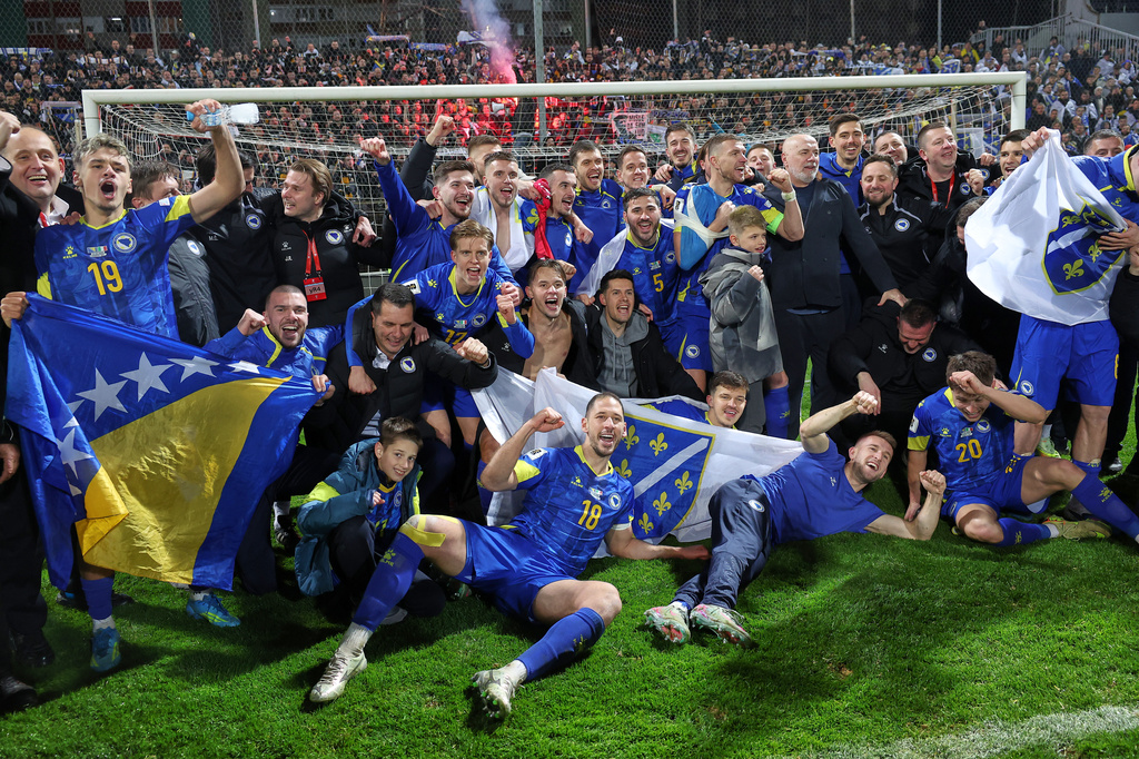 Bosnia players celebrate after winning a penalty shootout at the end of the World Cup qualifying playoff final soccer match between Bosnia and Italy in Zenica, Bosnia, Tuesday, March 31, 2026. (AP Photo/Armin Durgut)