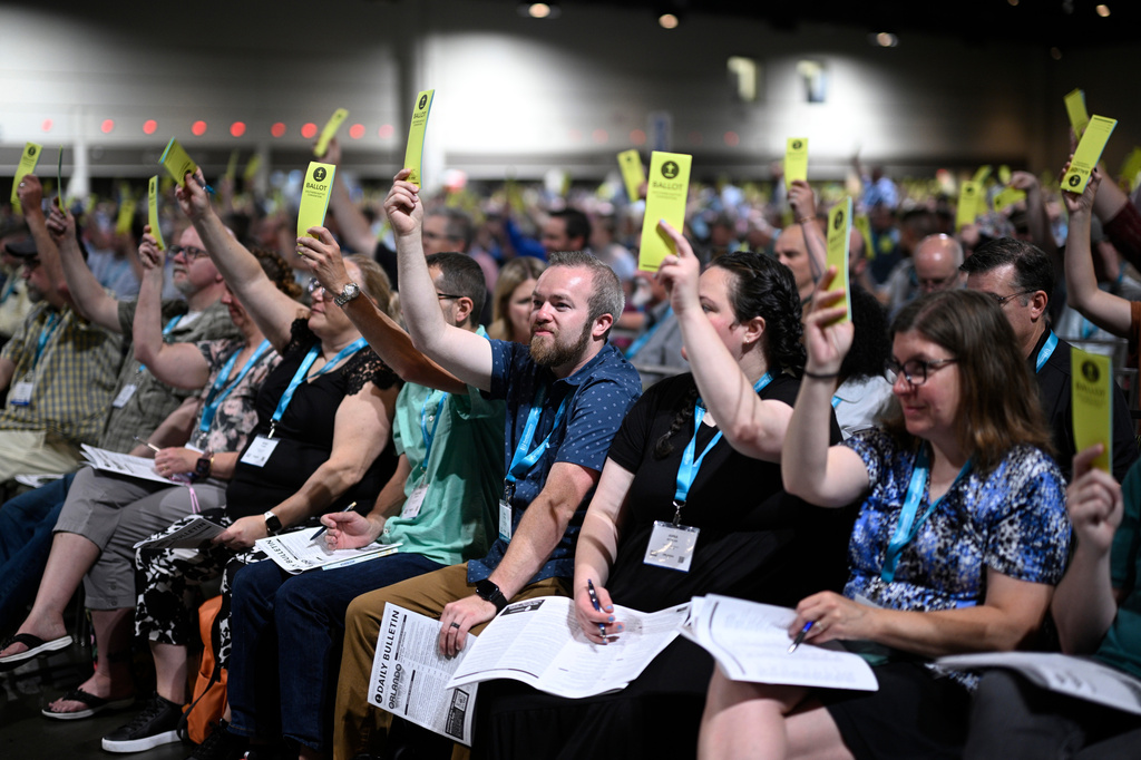 Attendees hold up their ballots while voting on a motion during the annual meeting of the Southern Baptist Convention, Tuesday, June 9, 2026, in Orlando, Fla. (AP Photo/Phelan M. Ebenhack)