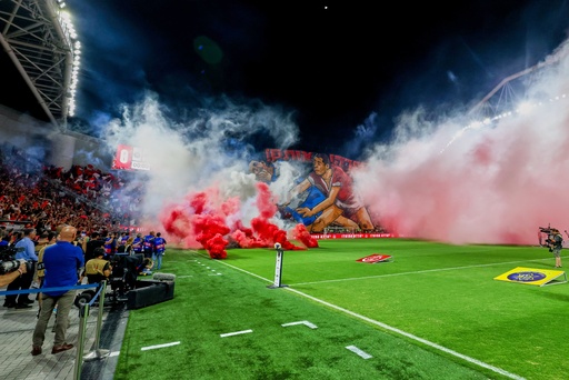 Smoke from flares thrown by fans fills the field before the soccer derby between Maccabi Tel Aviv and Hapoel Tel Aviv was called off Sunday after pregame disturbances led police to deem it unsafe to proceed at Bloomfield Stadium in Tel Aviv, Israel, Sunday, Oct. 19, 2025 . (AP Photo/Nir Keidar) Smoke from flares thrown by fans fills the field before the soccer derby between Maccabi Tel Aviv and Hapoel Tel Aviv was called off Sunday after pregame disturbances led police to deem it unsafe to proceed at Bloomfield Stadium in Tel Aviv, Israel, Sunday, Oct. 19, 2025 . (AP Photo/Nir Keidar)
