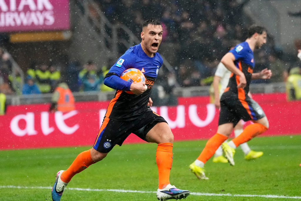 Inter Milan's Lautaro Martinez celebrates after scoring his side's second goal during a Serie A soccer match between Inter Milan and Pisa, in Milan, Italy, Friday, Jan. 23, 2026. (AP Photo/Luca Bruno)