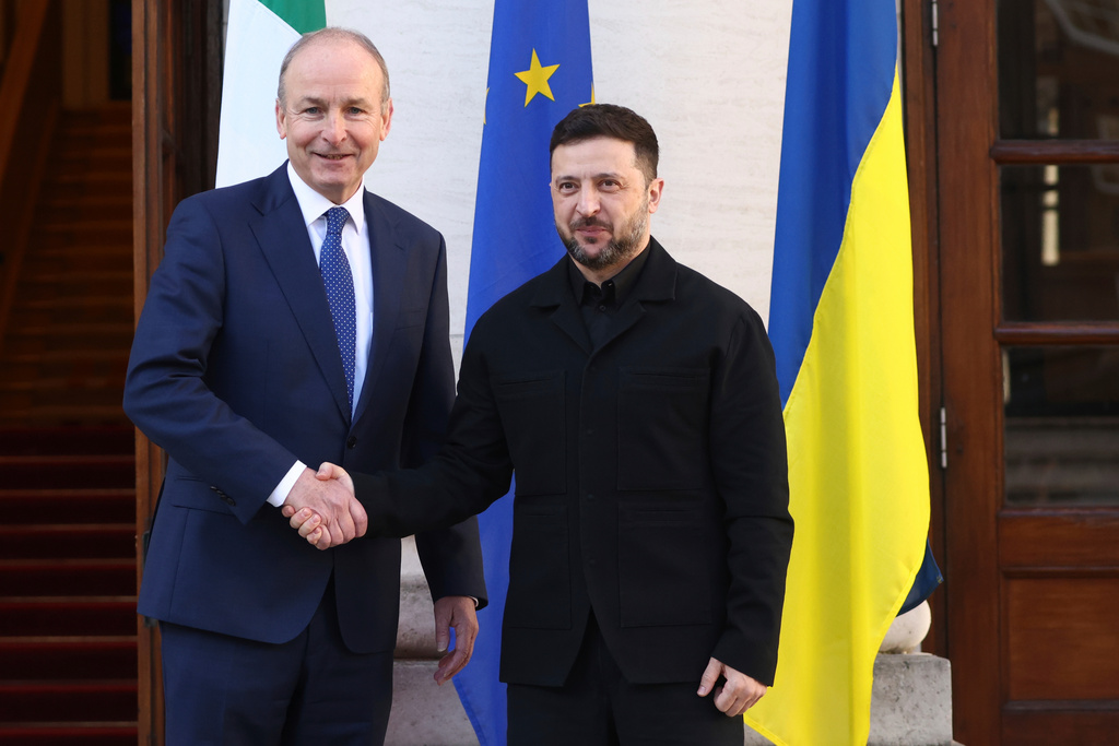 CAPTION CORRECTS SPELLING OF NAME Ukraine's President Volodymyr Zelenskyy, right, shakes hands with the Irish Prime Minister Micheal Martin upon his arrival at Government Buildings in Dublin, Ireland, Tuesday, Dec. 2, 2025. (AP Photo/Peter Morrison)