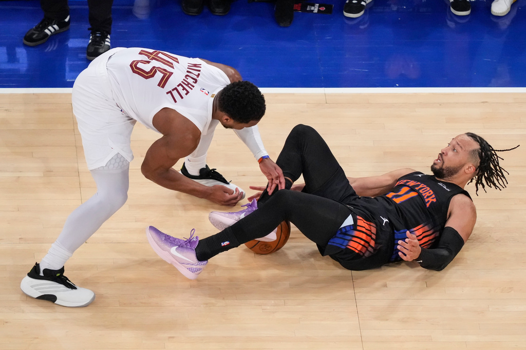 New York Knicks guard Jalen Brunson (11) fights for control of the ball with Cleveland Cavaliers guard Donovan Mitchell (45) during the second half of Game 2 in the Eastern Conference finals NBA basketball playoffs series, Thursday, May 21, 2026, in New York. (AP Photo/Yuki Iwamura)