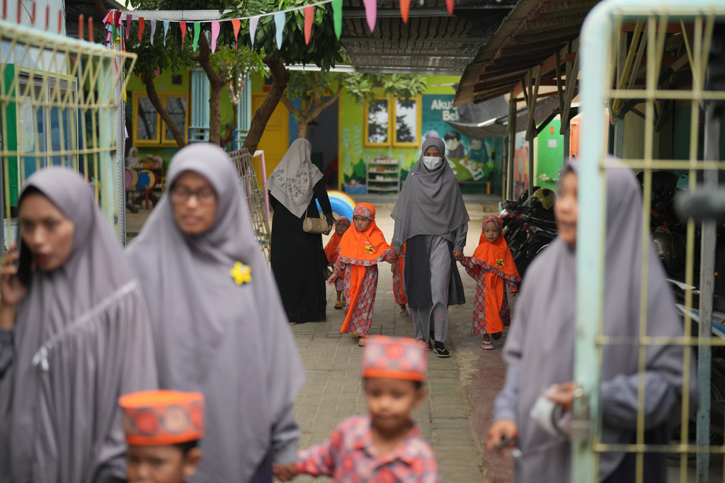 Children walk from their classrooms to receive measles shots, following an outbreak, in Sumenep on Madura Island, Indonesia, Monday, Sept. 8, 2025. (AP Photo/Dita Alangkara)