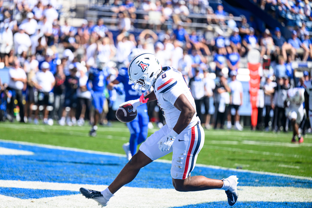 Arizona tight end Shane King (8) runs the ball in for a touchdown after a catch during the first half of an NCAA college football game against BYU, Saturday, Sept. 12, 2026, in Provo, Utah. (AP Photo/Tyler Tate)