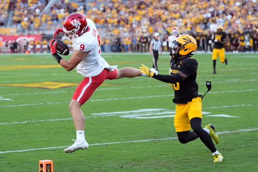 Houston tight end Tanner Koziol (9) makes a catch in front of Arizona State defensive back Kyndrich Breedlove during the first half of an NCAA college football game Saturday, Oct. 25, 2025, in Tempe, Ariz. (AP Photo/Ross D. Franklin) Houston tight end Tanner Koziol (9) makes a catch in front of Arizona State defensive back Kyndrich Breedlove during the first half of an NCAA college football game Saturday, Oct. 25, 2025, in Tempe, Ariz. (AP Photo/Ross D. Franklin)